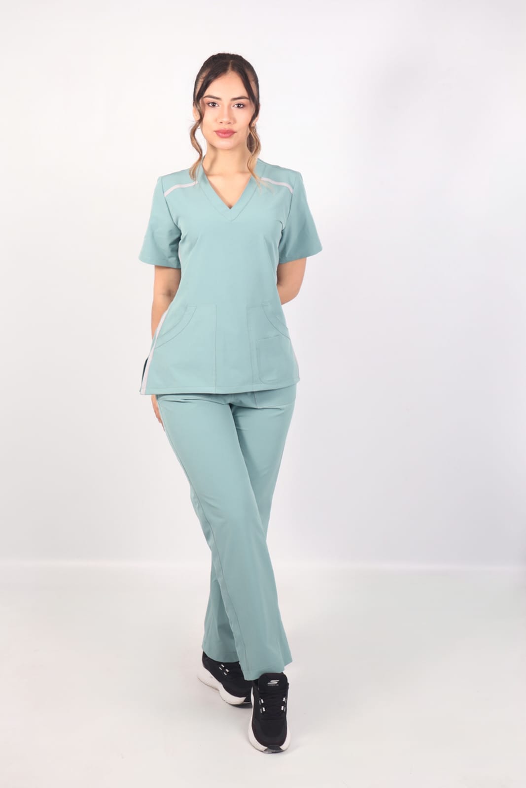 DIseño M21 mujer verde pistacho, Colombia