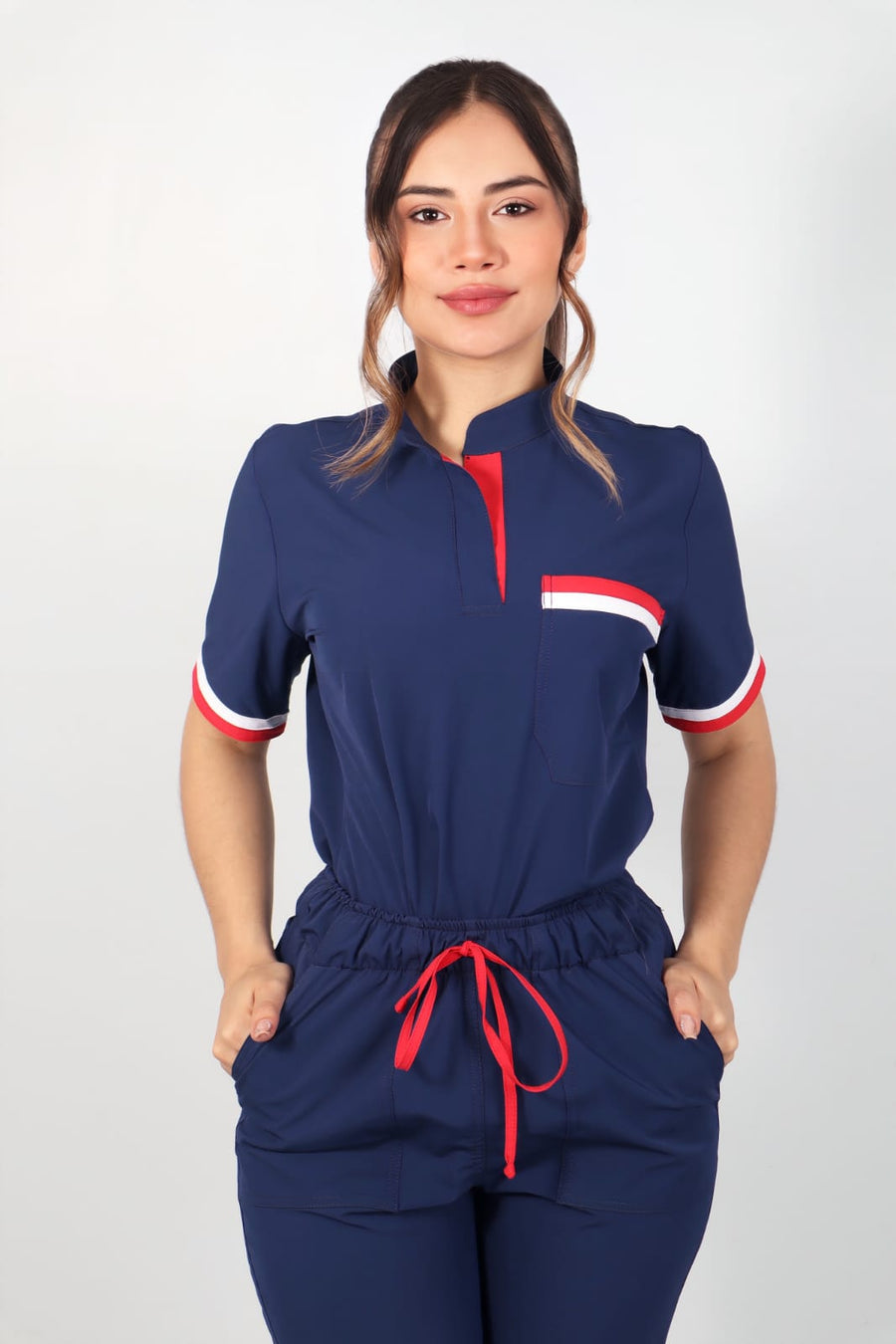 Mujer con uniforme Acacia azul día antifluido  de Pespunte