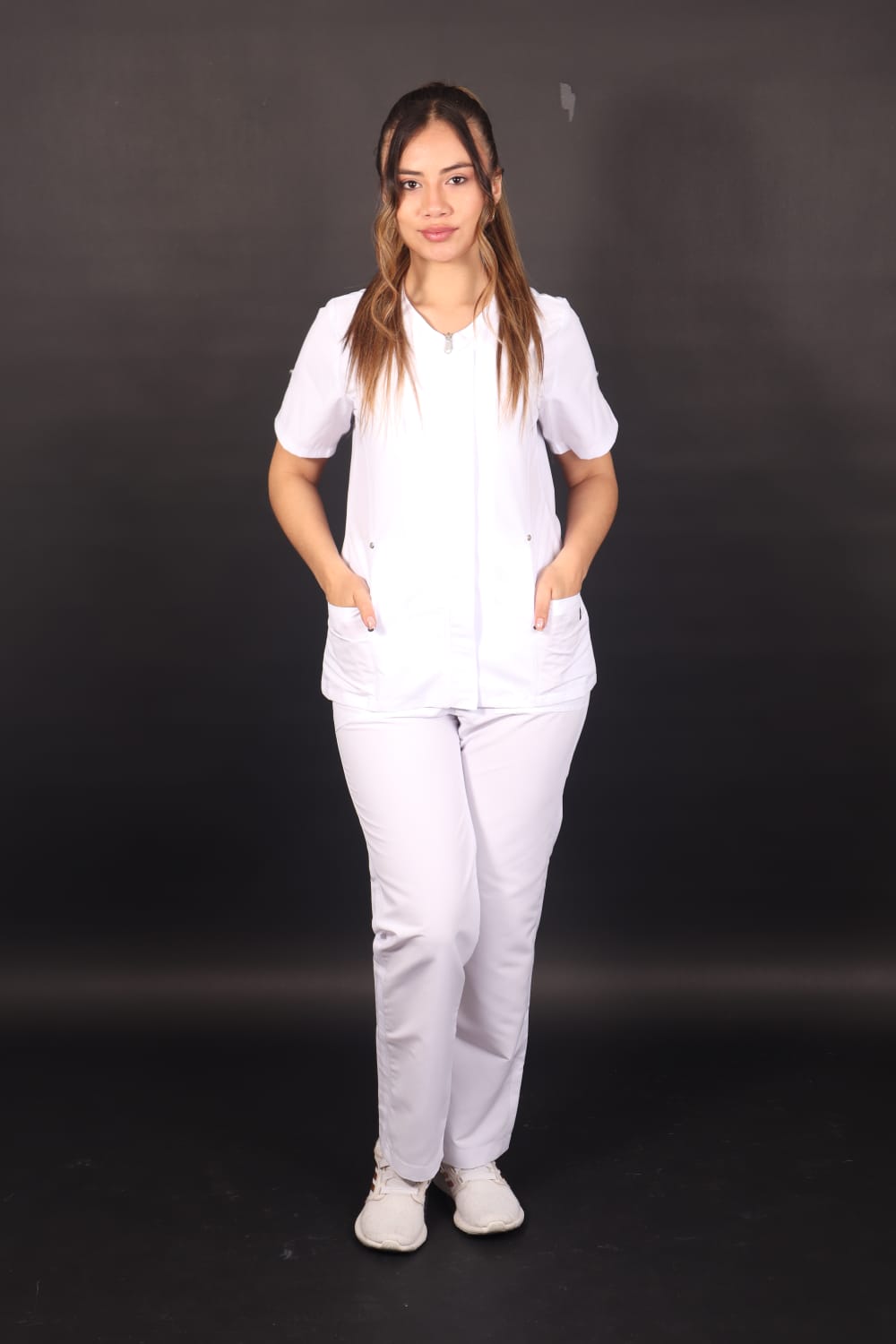 Uniforme Azalea blanco, vista frontal, mujer, Colombia
